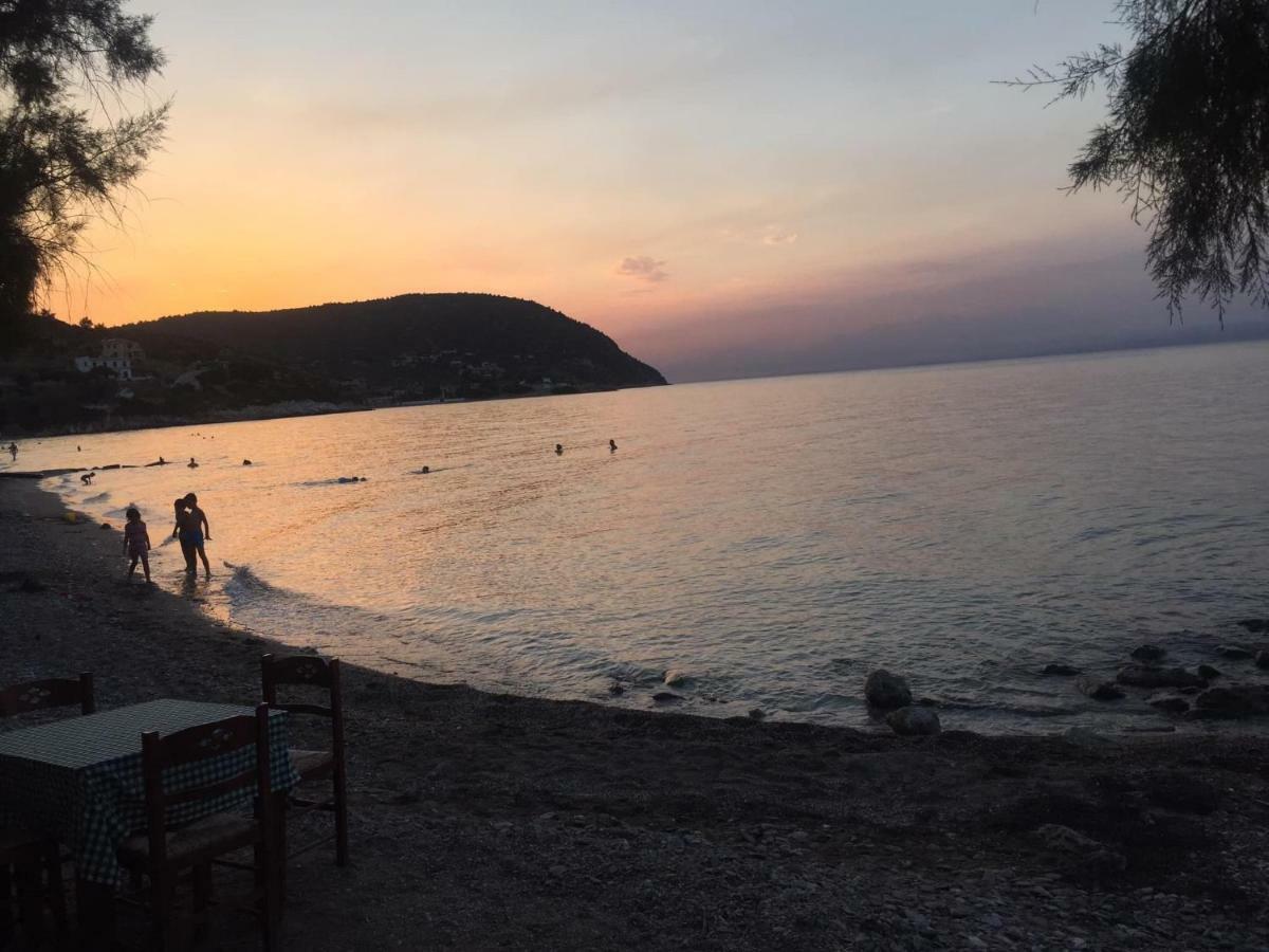 فيلا Eratous Seaside House Agii Dimitrios ke Panteleimon المظهر الخارجي الصورة